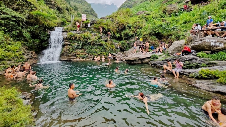 du-gia-waterfall-ha-giang